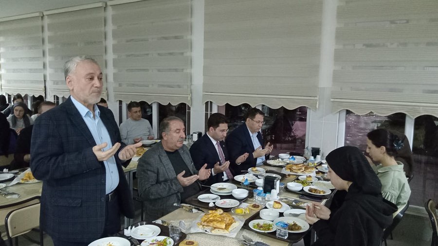 Kaymakamımız Ekrem Çeçen, İftarını Öğrenciler İle Birlikte Açtı