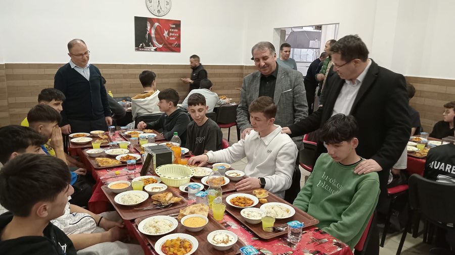 Kaymakamımız İftar Yemeğinde Fen Lisesi Öğrencileri İle Buluştu