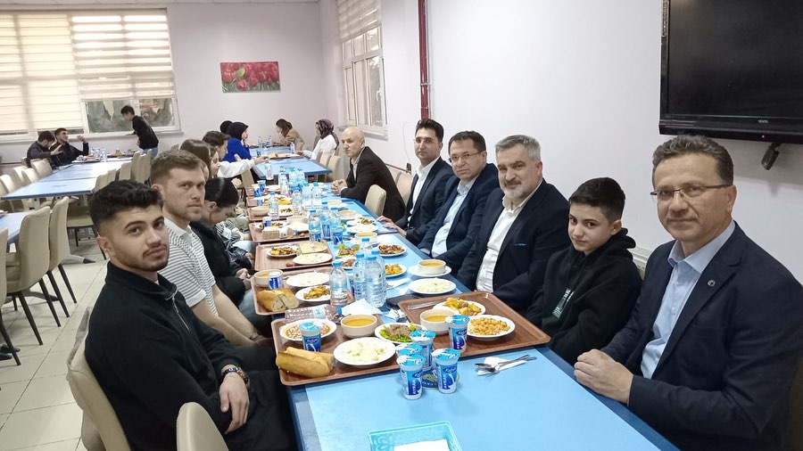 Kaymakamımız KYK Yurdunda Öğrencilerle İftar Yemeğinde Bir Araya Geldi